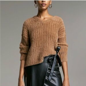 Aritzia Ullmann Fuzzy Camel V Neck Sweater